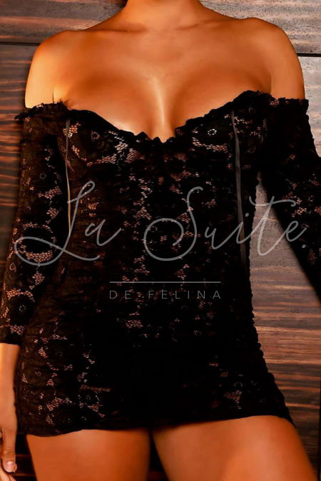 Luxury Latin escort at La Suite BCN, with long straight blonde hair and a nice ass. Helen