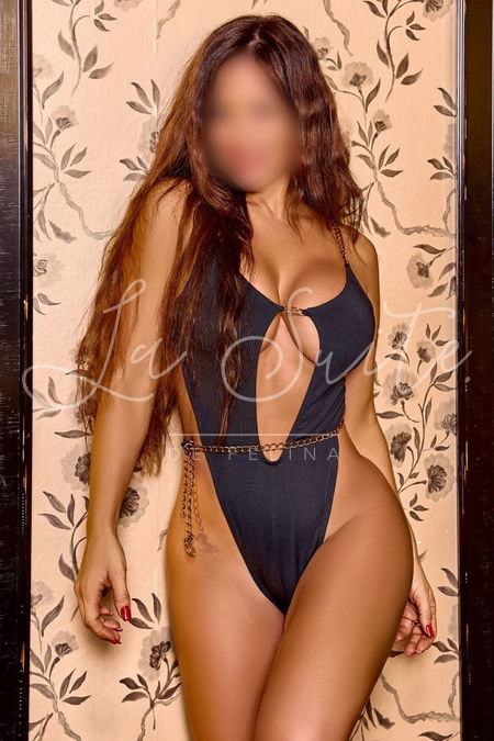 Escort di lusso in lingerie a due pezzi a La Suite Barcelona, Priscila