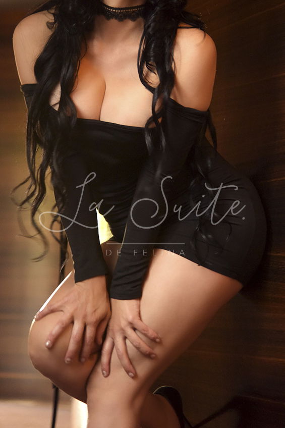 Escort di lusso con lingerie nera a La Suite Barcelona, Cristina