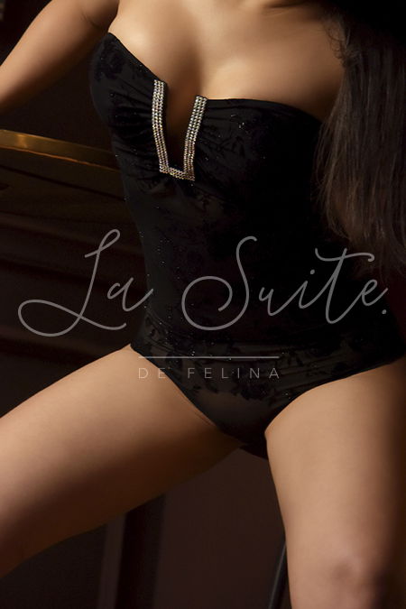 Escort di lusso con lingerie nera a La Suite Barcelona, Bianca